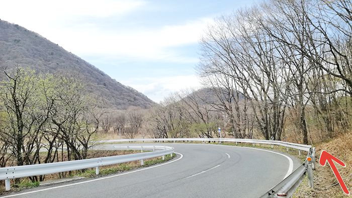松之沢峠方面からゆうすげの道へ向かう道