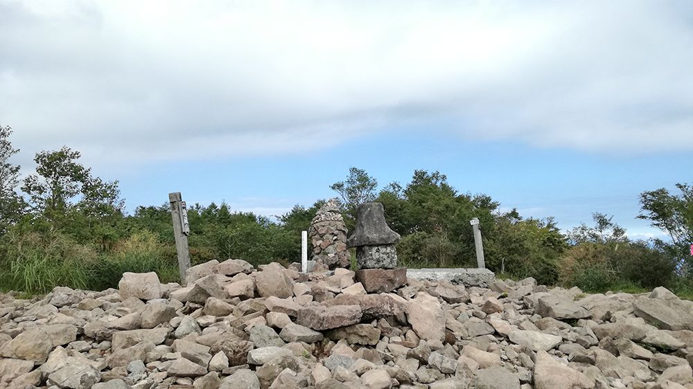 地蔵岳山頂の石碑