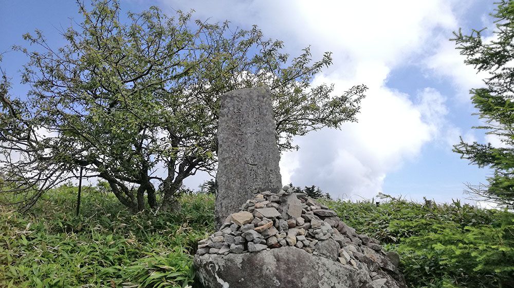 美ヶ原高原の遊歩道にある石碑
